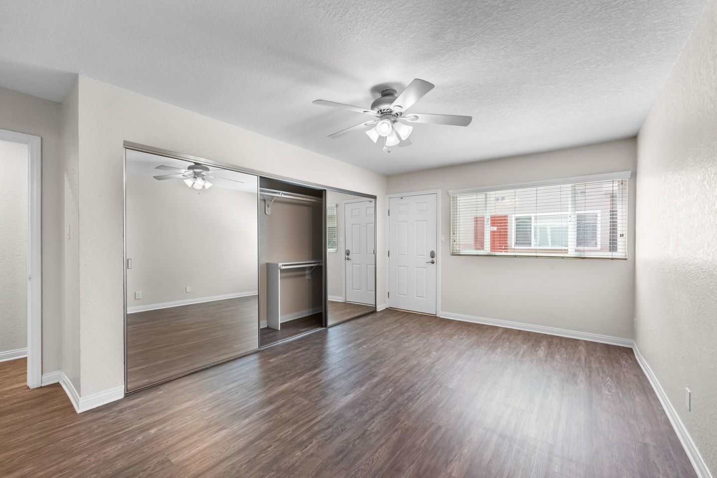 Lakewood Manor Image 6