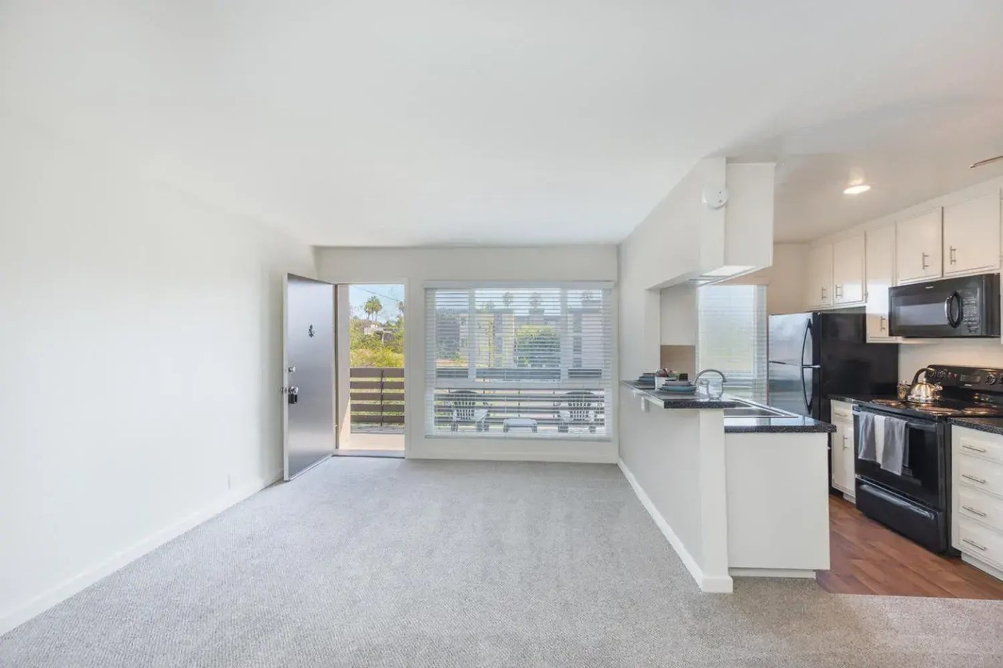 Elan Pacific Lofts Image 8