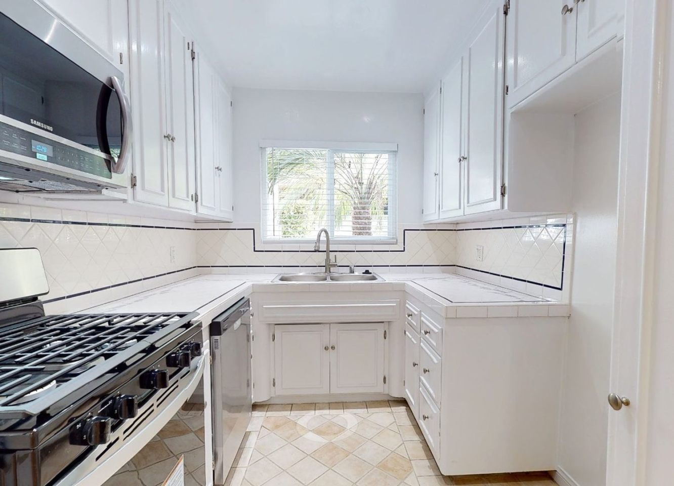 918 7th St. Image 7