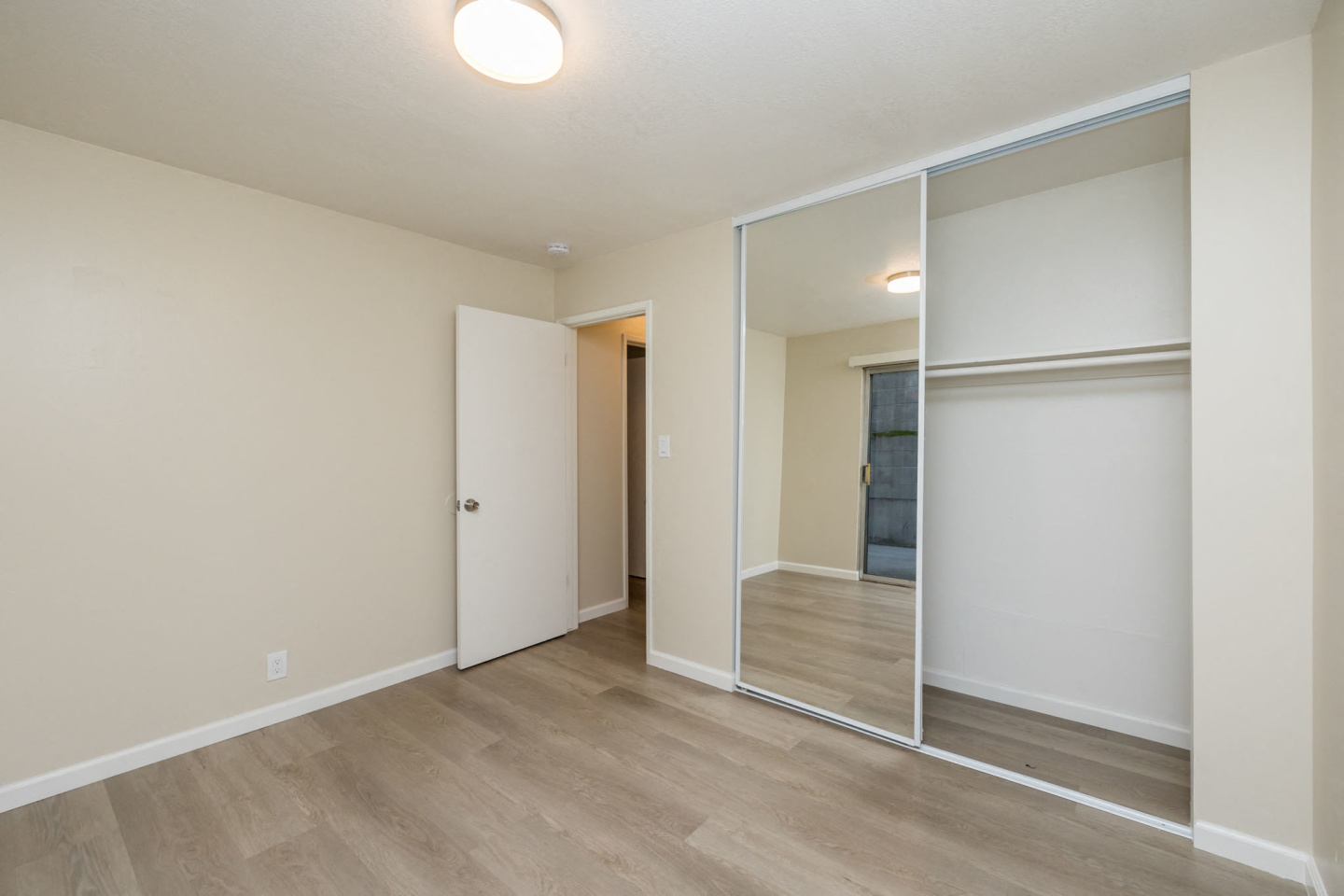 630 Mariposa Image 15