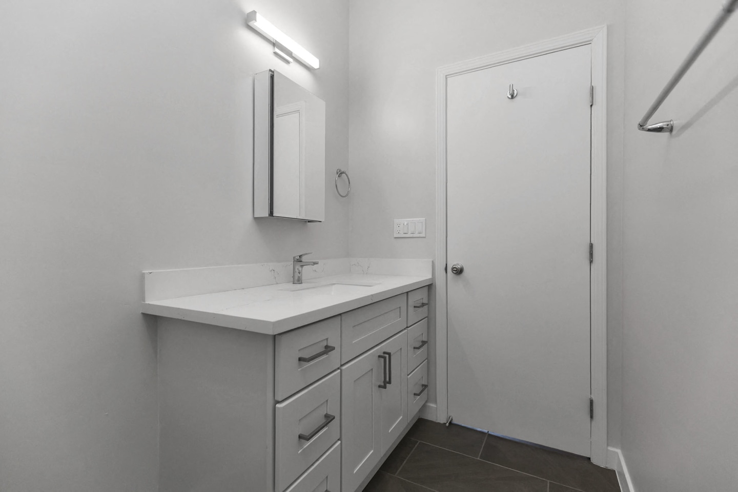 1234 JONES Apartments Image 10