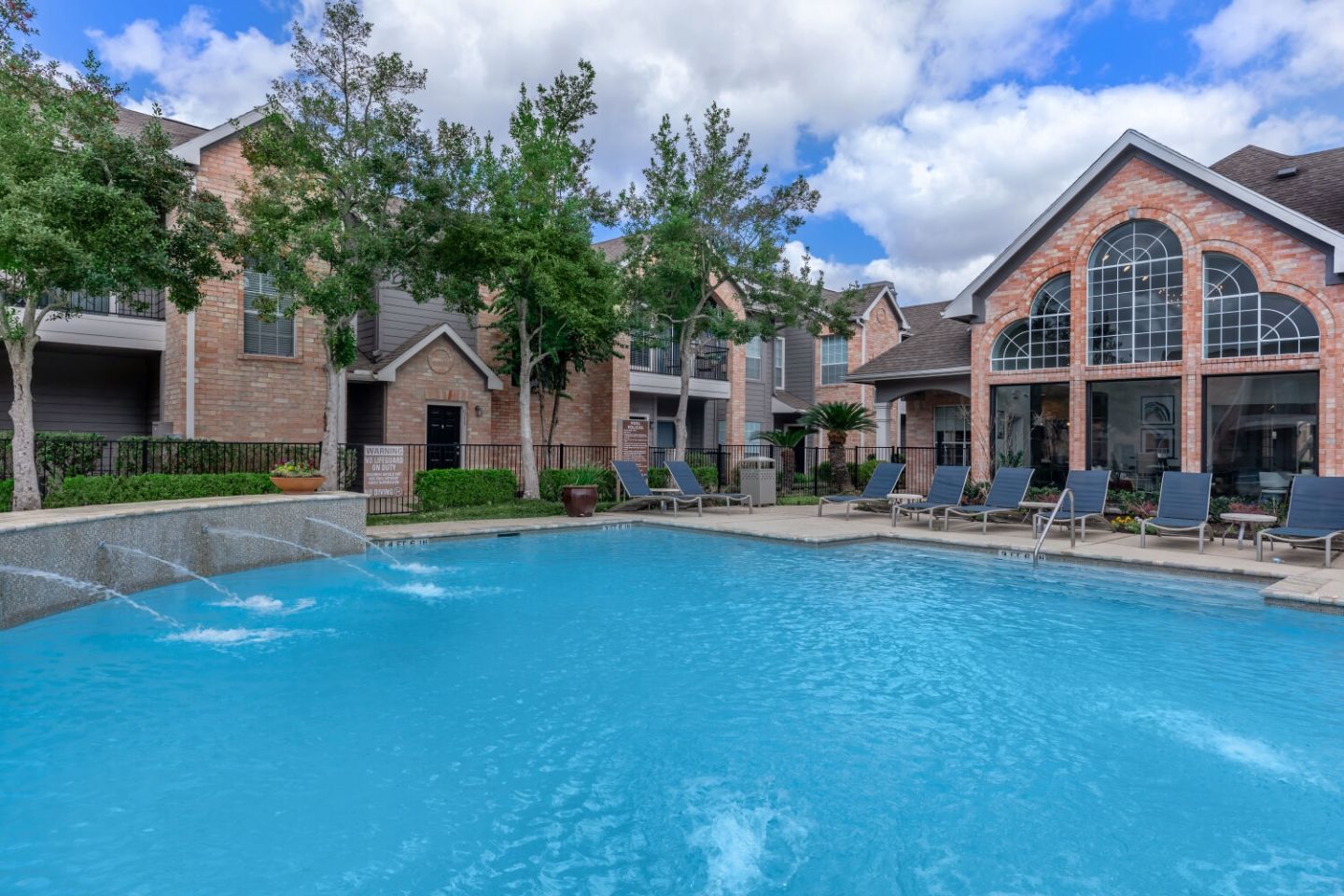 Richmond Towne Home Apartments Image 12