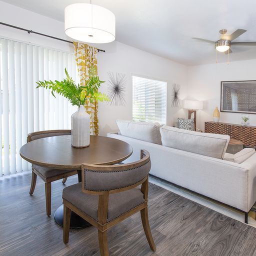 Wilshire Place Apartments Image 15