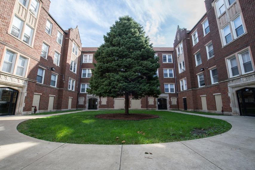 7917 S Drexel East Chatham Apartments Image 12