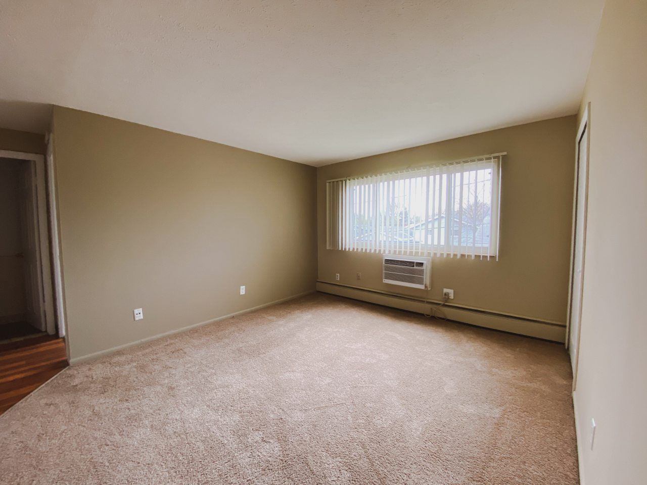 Holland Gardens Apartments Image 3