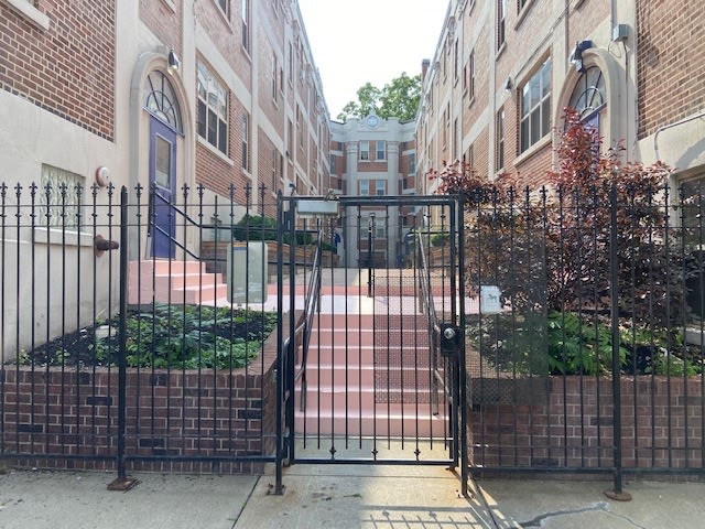 Apartments at 400 Elmwood Image 14