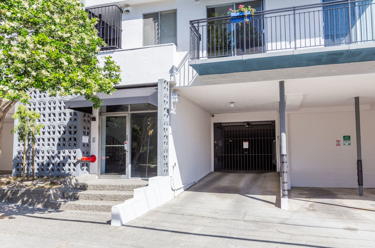 630 Mariposa Image 17