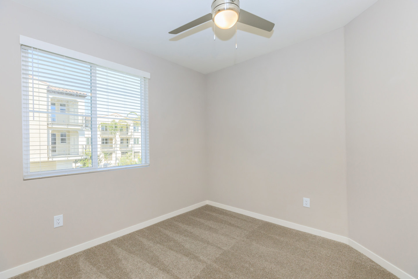 Los Alamitos Luxury Apartments Image 37