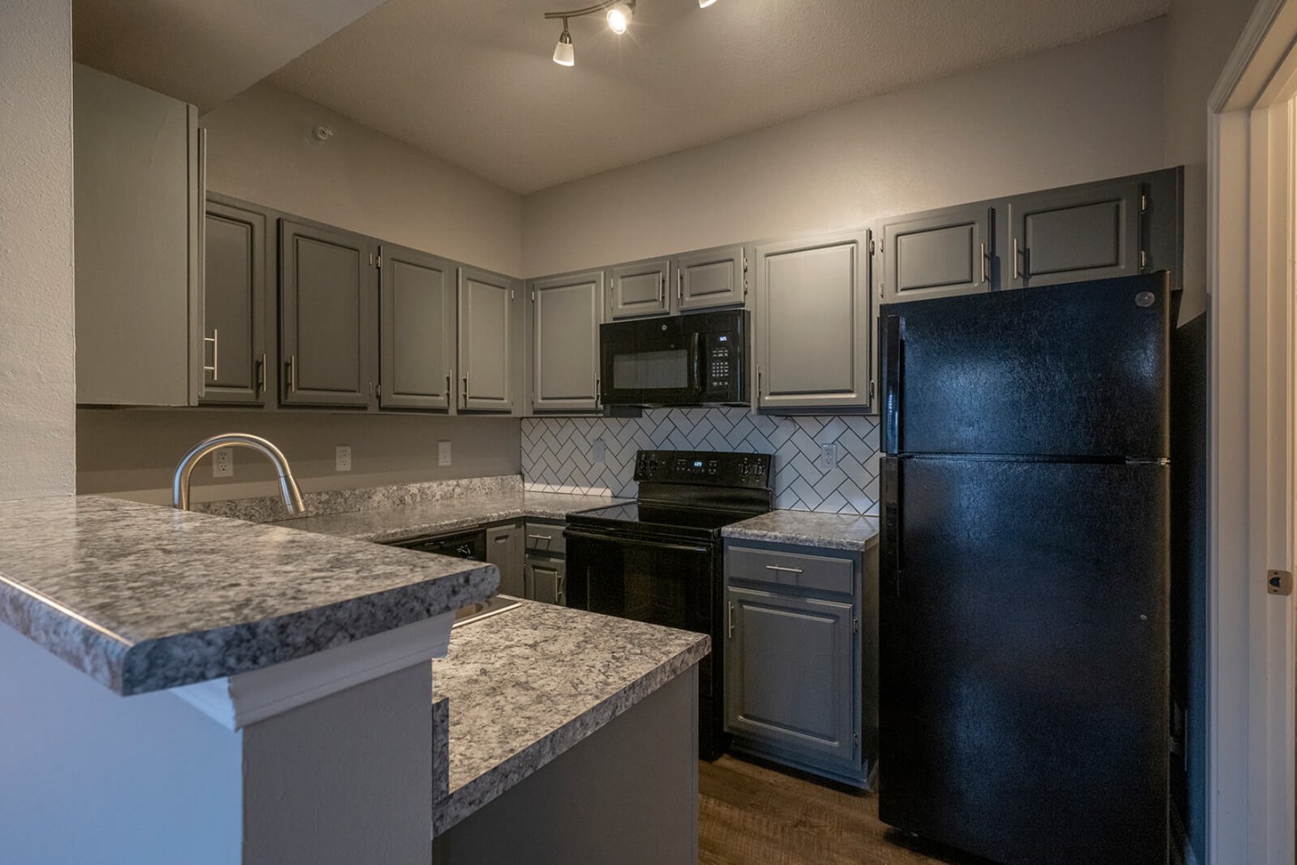 Pinnacle Pointe Apartments Image 21