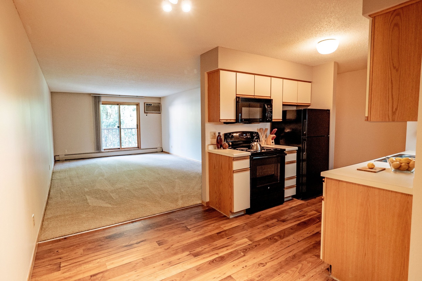 Plymouth Square at 37th Apartments Image 3