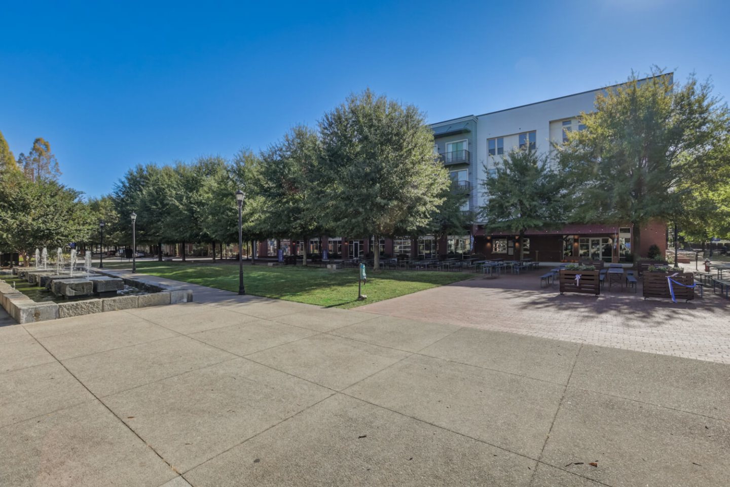 Sola Station Canalside Apartments Image 23