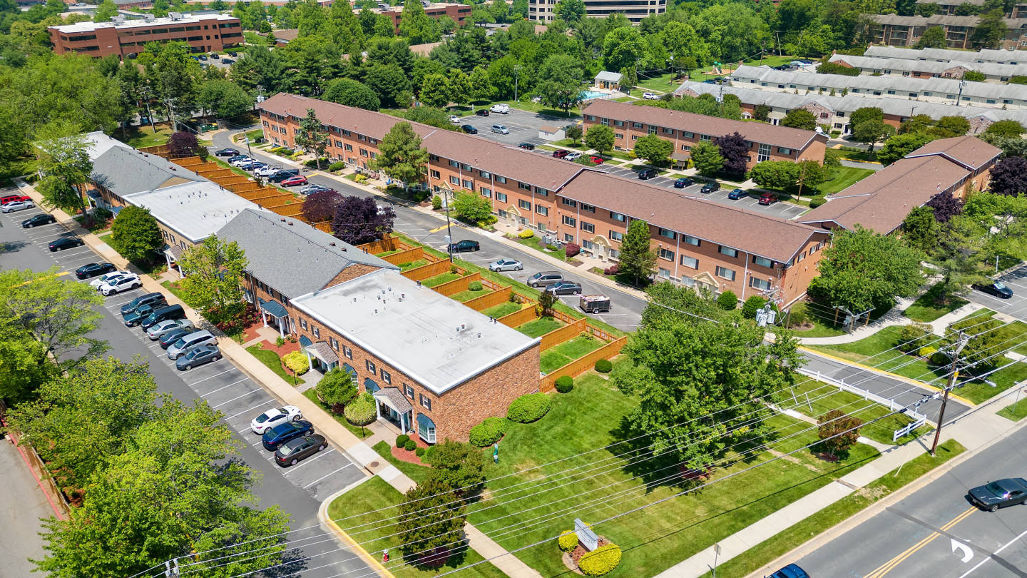 Gainsborough Court, Churchill Mews, and Copperfield Square Apartments & Townhomes Image 58
