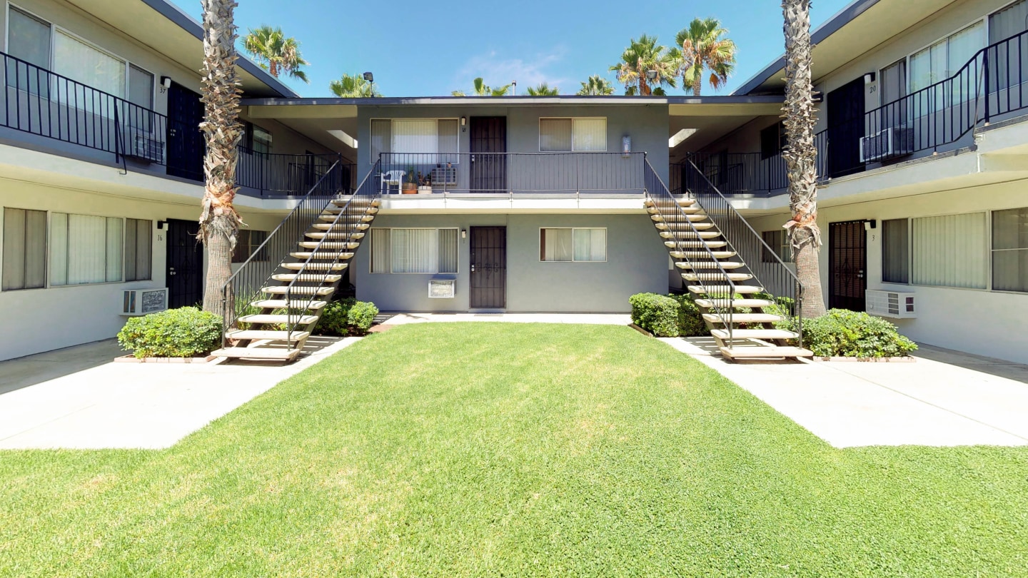 Palms of La Mesa Image 4