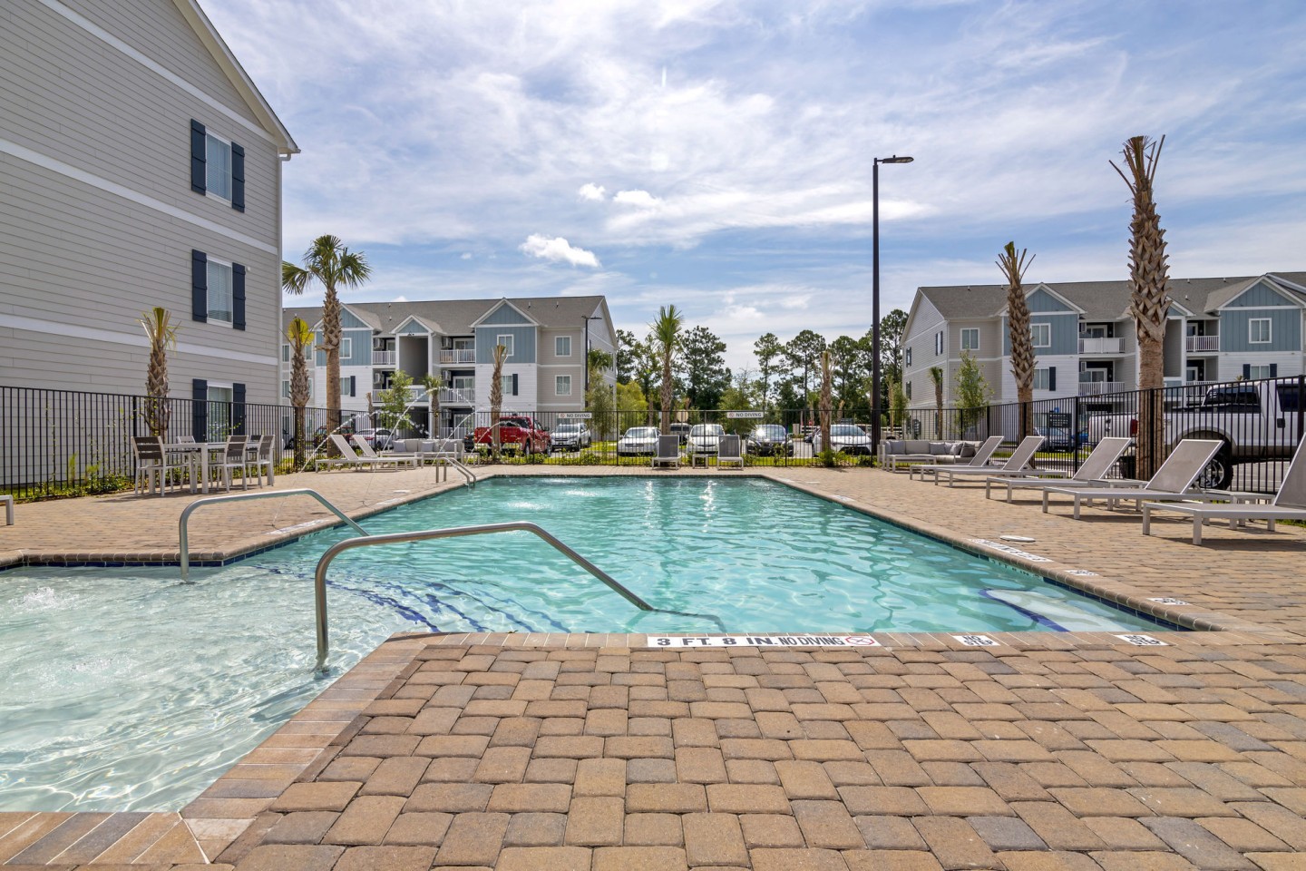 Pointe Grand Apartment Homes Image 3
