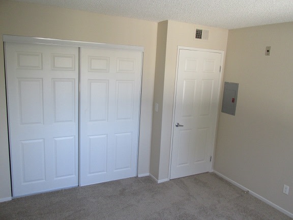 Warner Courtyard Apartments Image 14