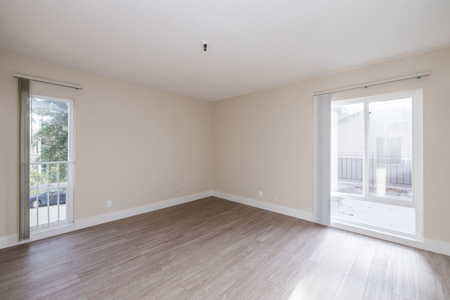 257 Vernon Apartments Image 34