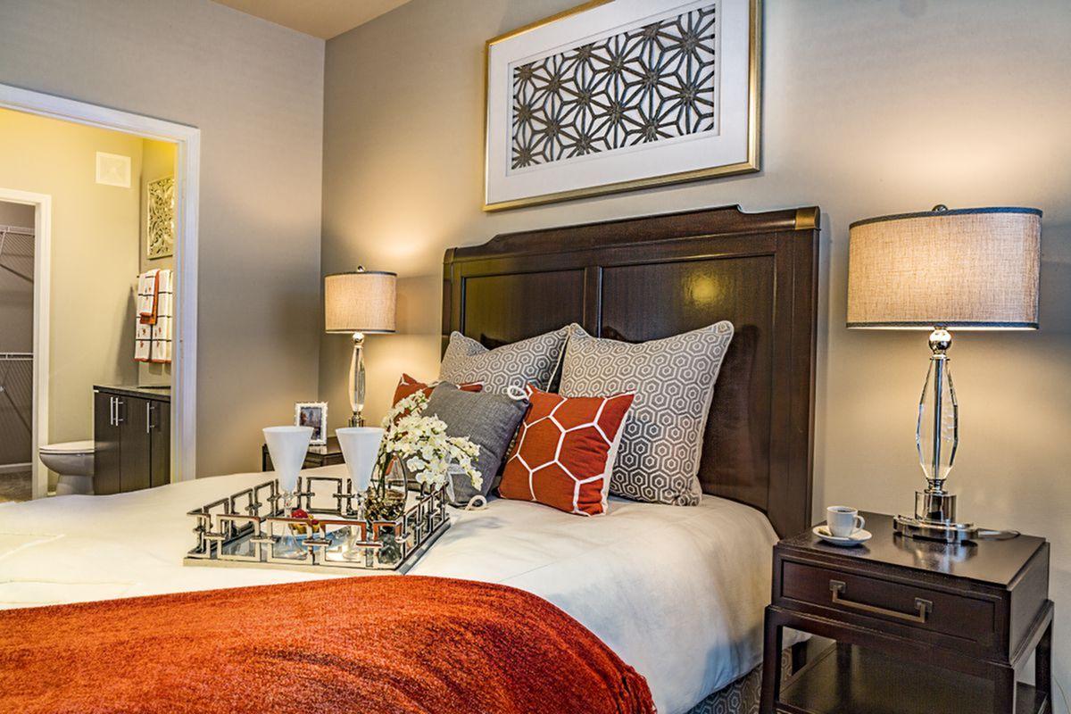 Alinea Town and Country Image 22
