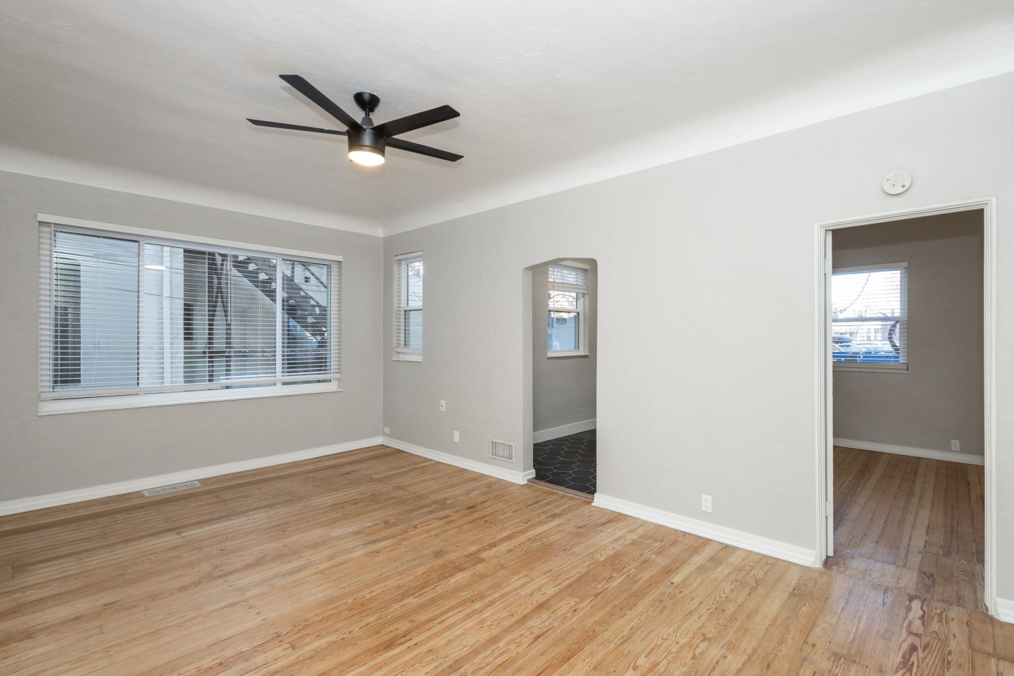 1030 Washington Image 5