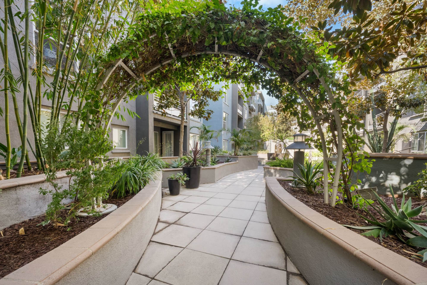 Stadium House Apartments Image 19