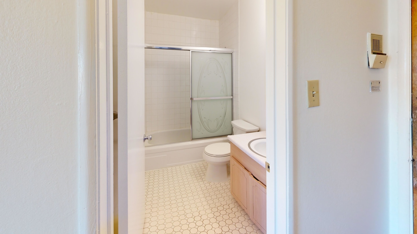 600 Oak Image 17