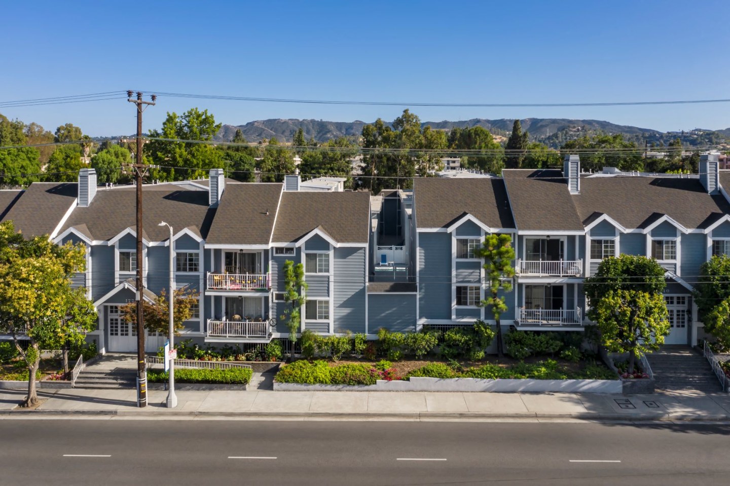 Encino Garden Image 1