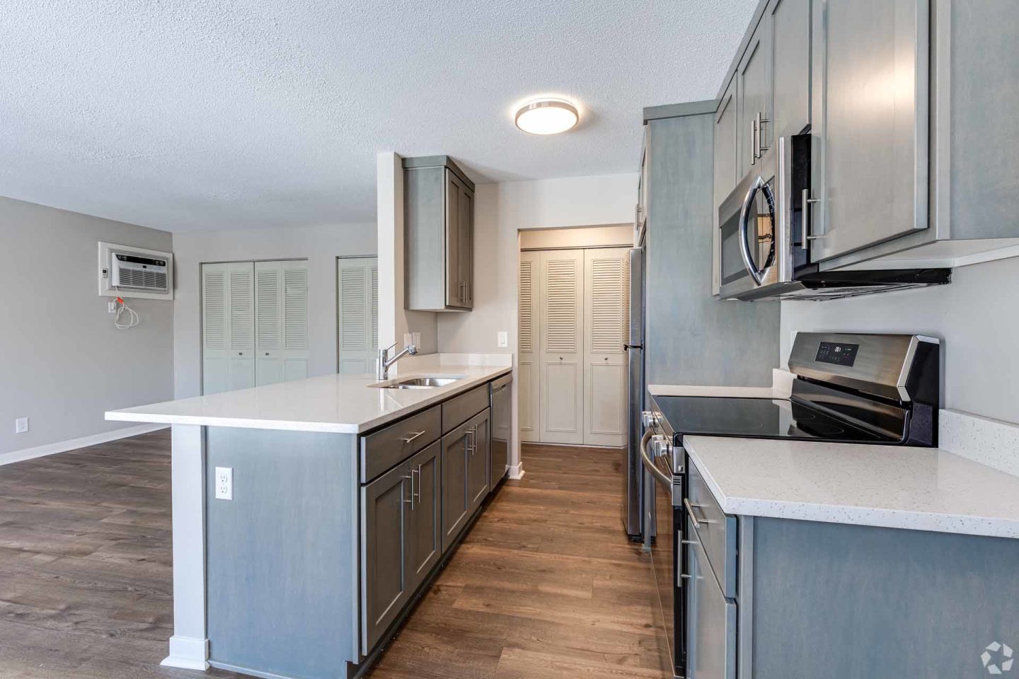 7th Avenue Apartments Image 1