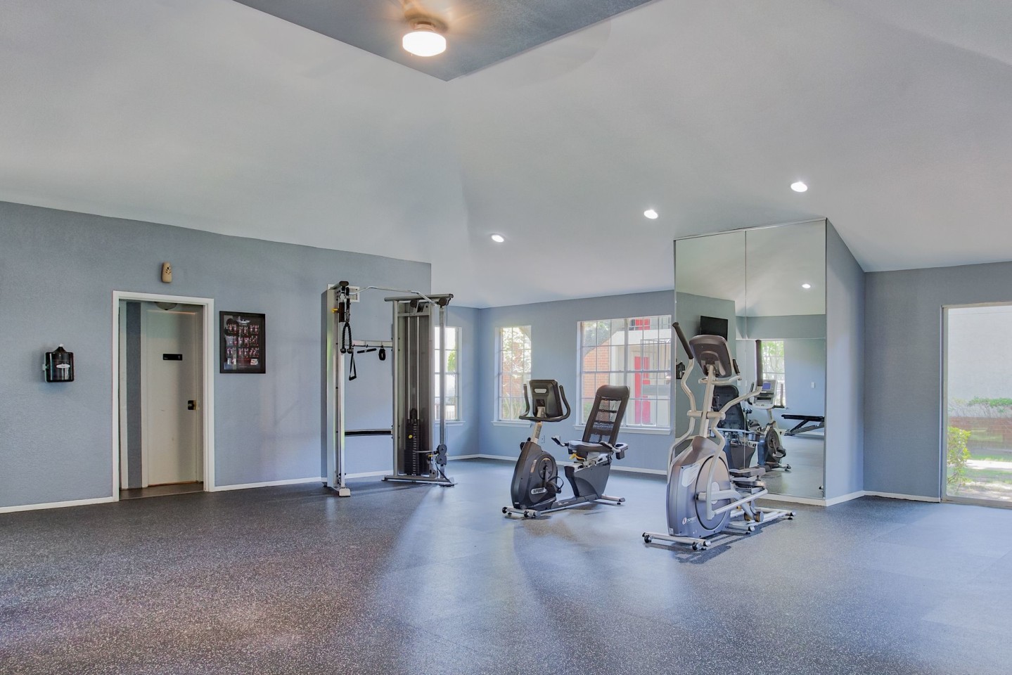 Crestbrook Apartments Image 7