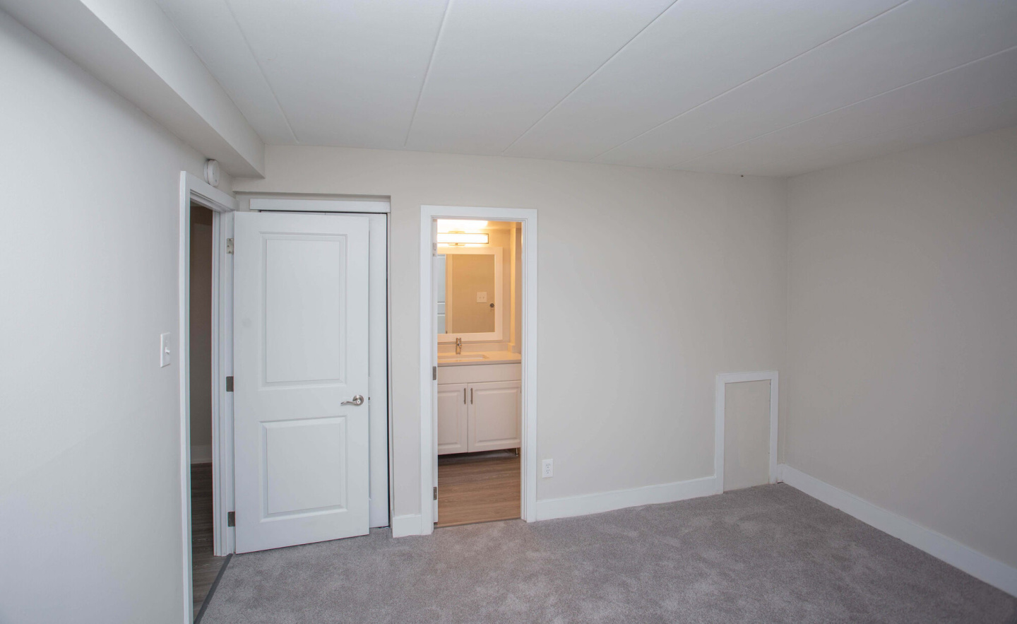Lion's Gate Apartments Image 23