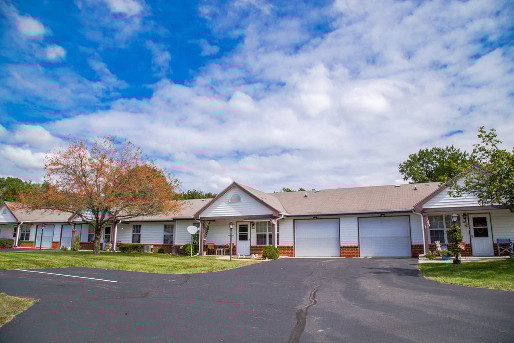 Shady Oak Village - Senior Living Apartments Image 7