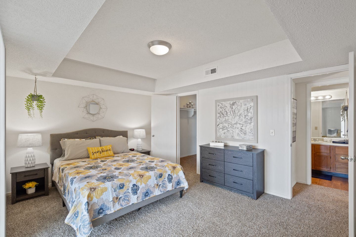 Waterford Place Apartments & Townhomes Image 4