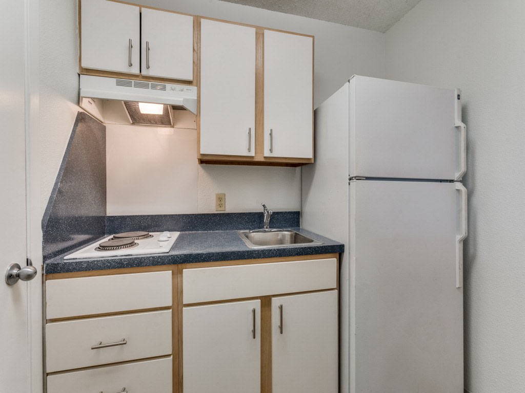 Waterford Studios Fully Furnished with Utilities Included Image 2