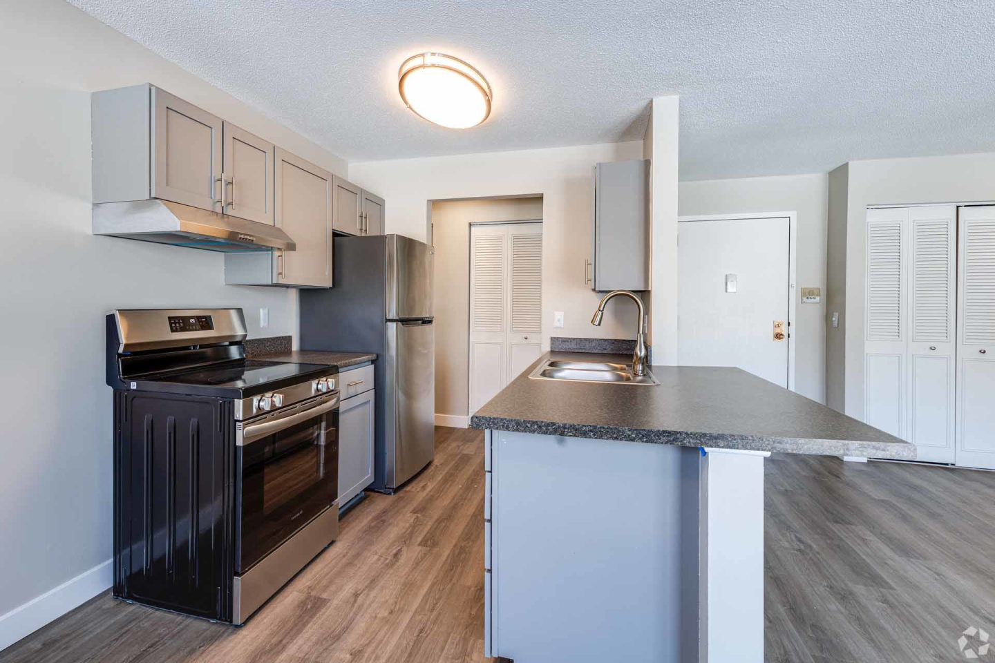 7th Avenue Apartments Image 4