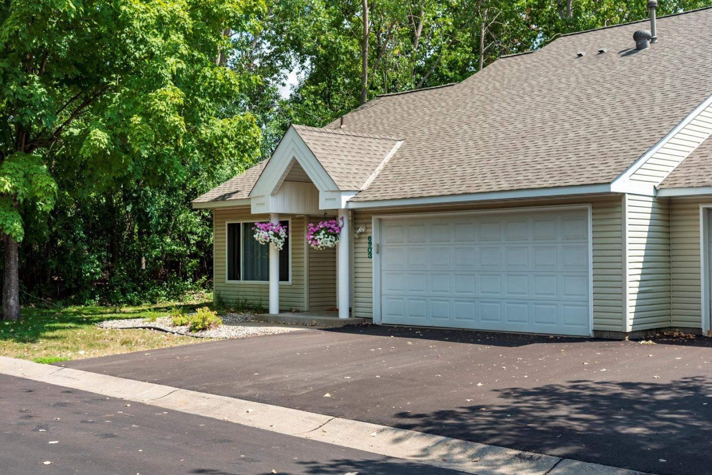 The Hills of Eden Prairie Image 17