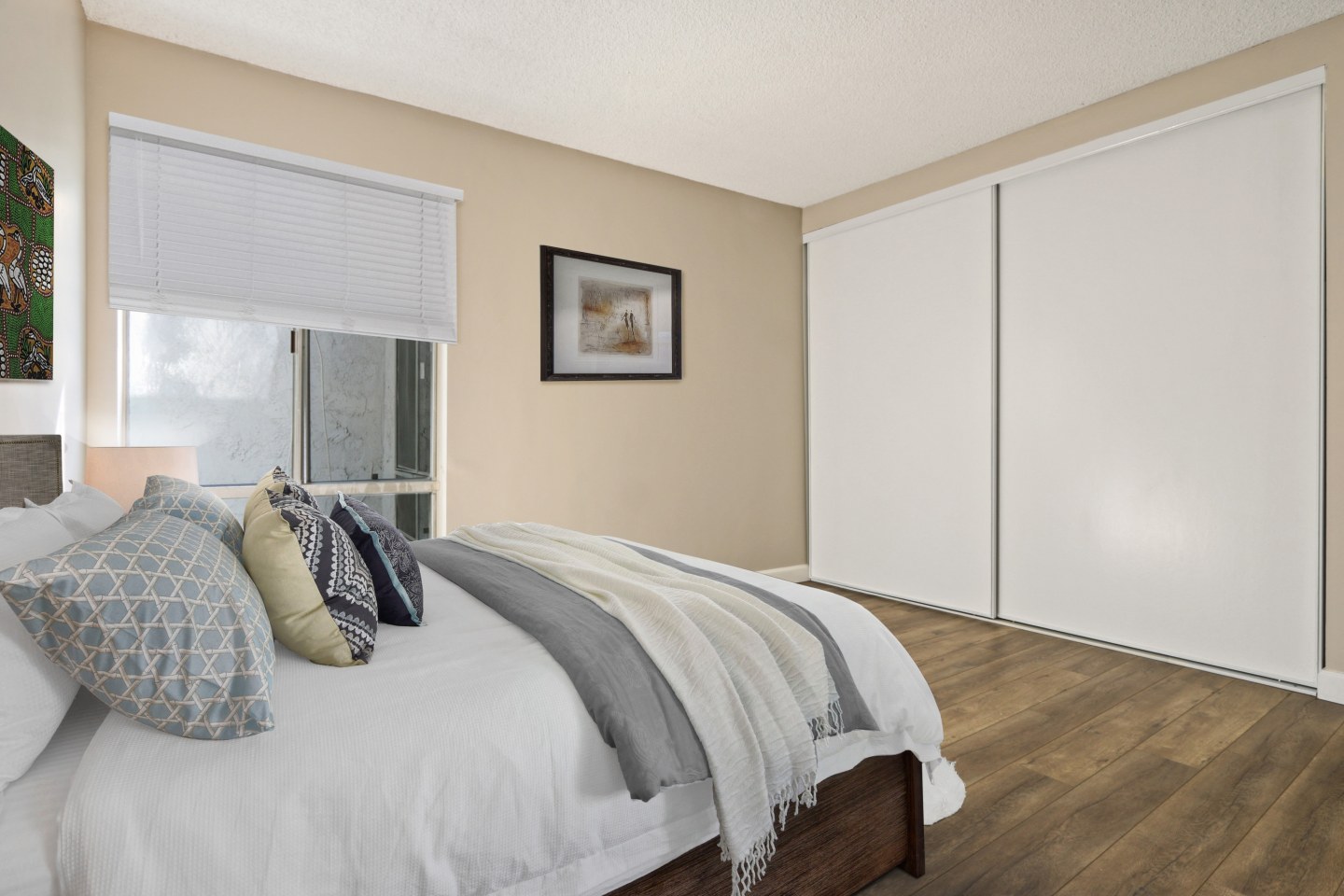 720 Louise Apartments Image 10