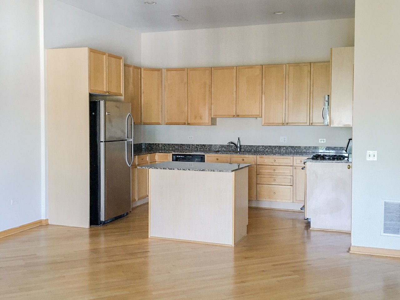 2531 North Southport Ave. Apt. Image 8