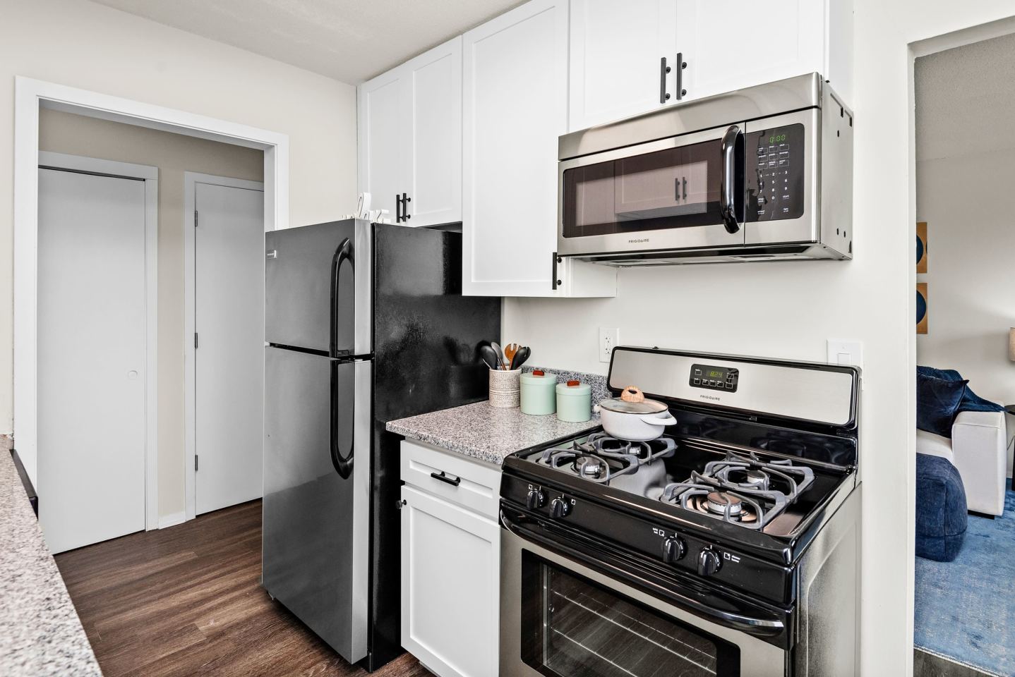 Concierge MN Apartments Image 27