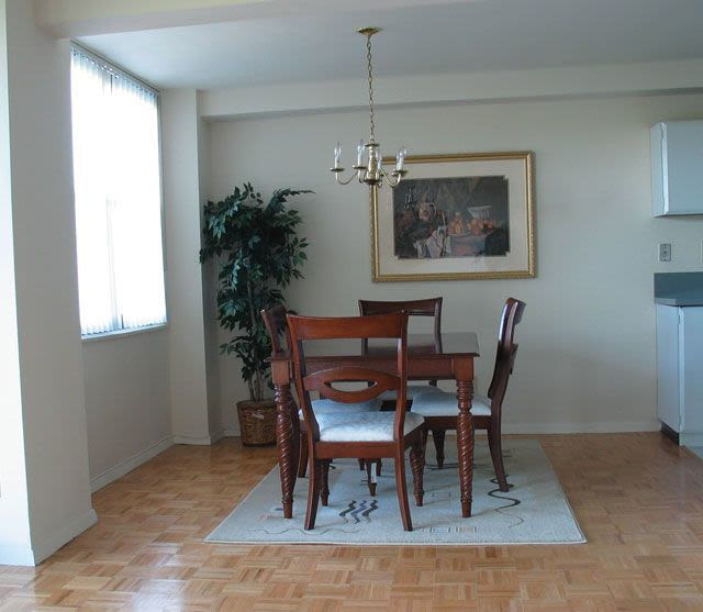 Country Club Towers Image 10
