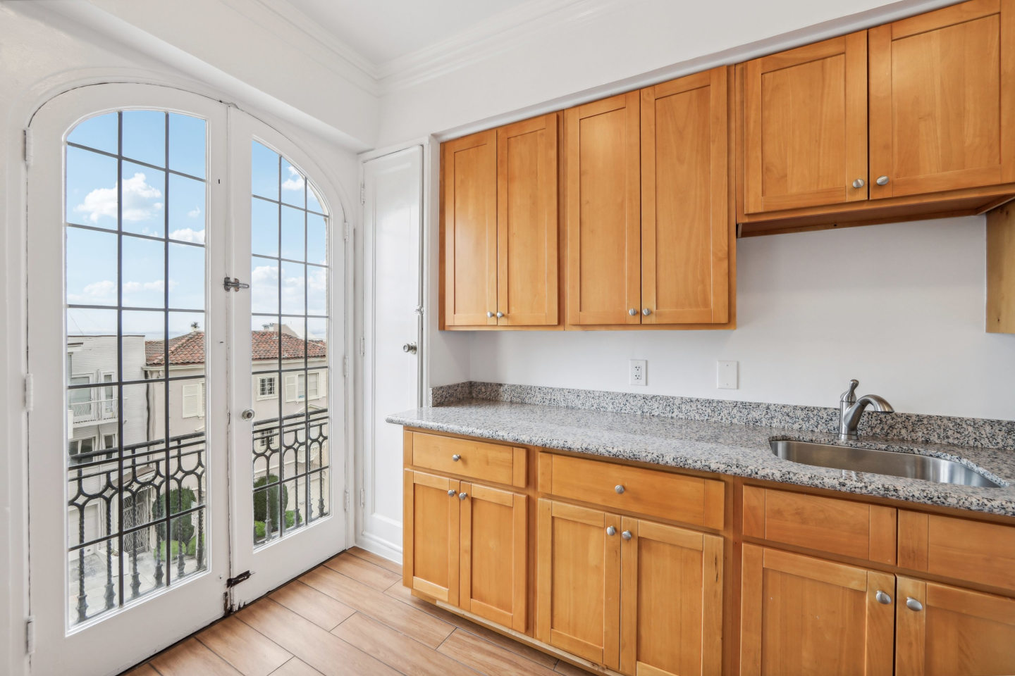 899 Green Street Image 7