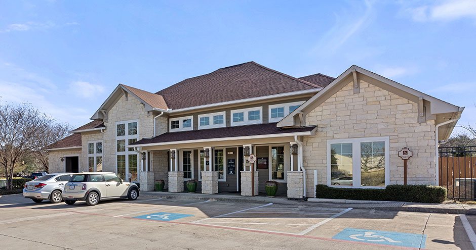 Parkway Grande Apartment Homes Image 8