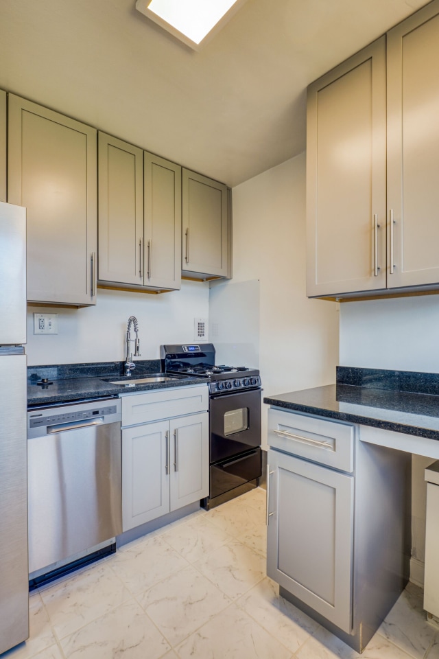 2112 New Hampshire Avenue Image 8