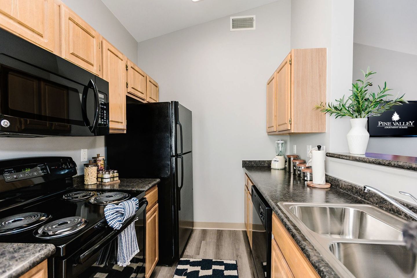 Pine Valley Apartments Image 2