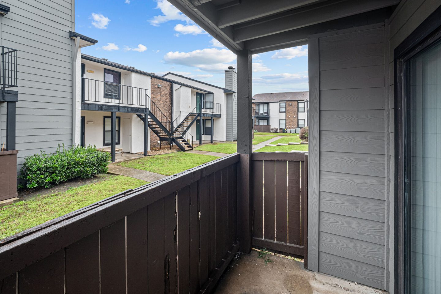 Pine Oaks Image 17
