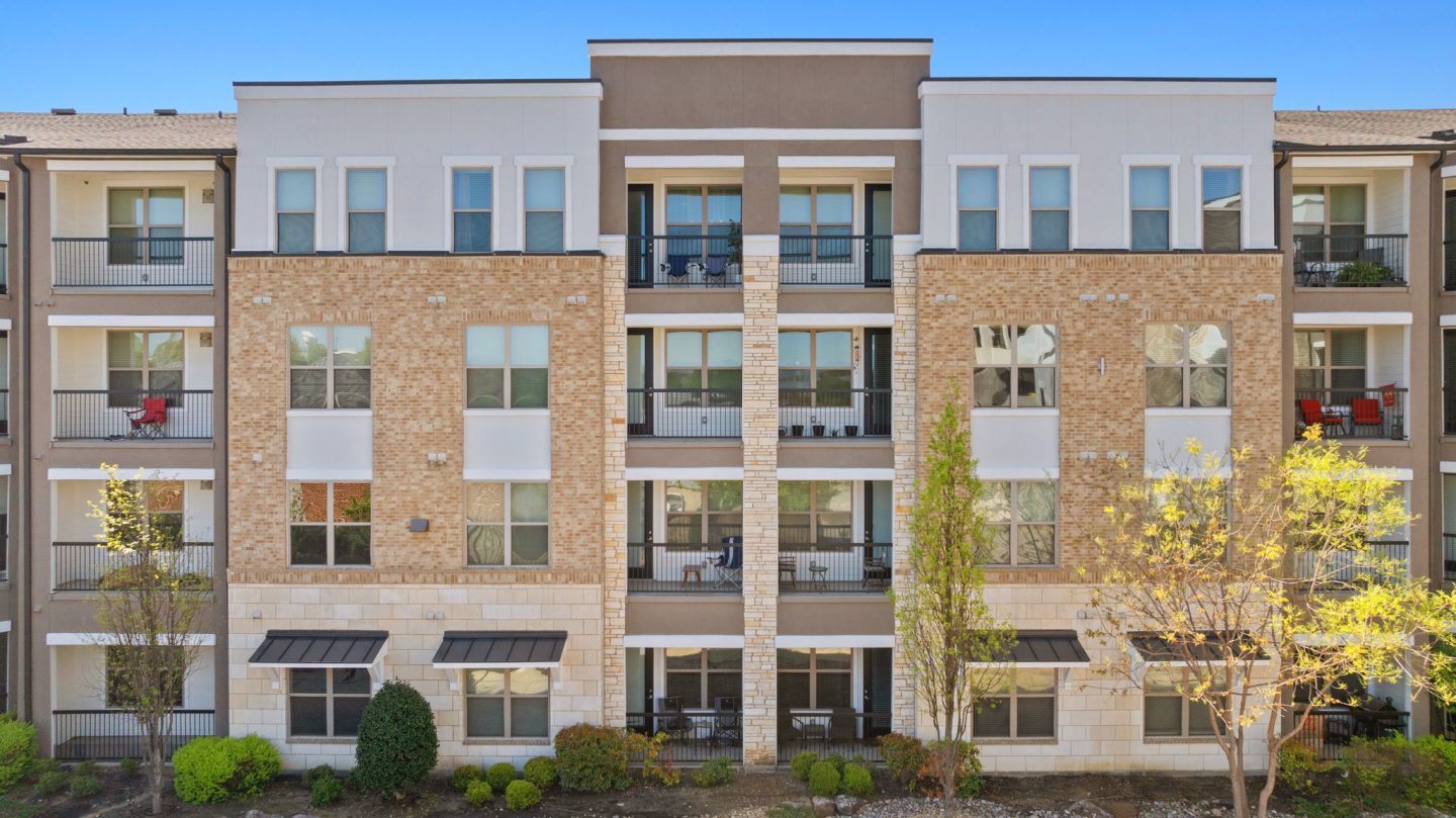 Axis at Watters Creek Image 104