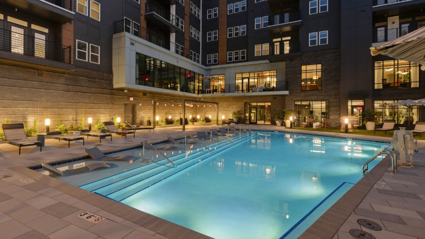 900 Willow Image 4