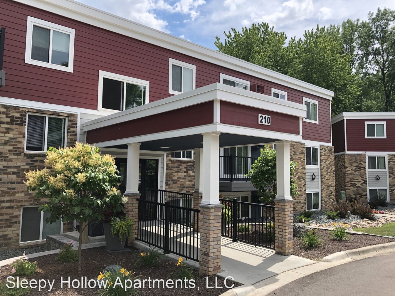 Whispering Pond Apartments Image 3