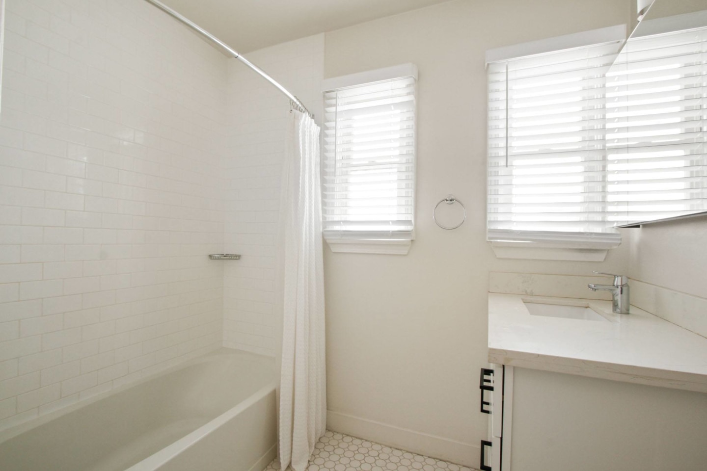 9619 W. Olympic Image 6