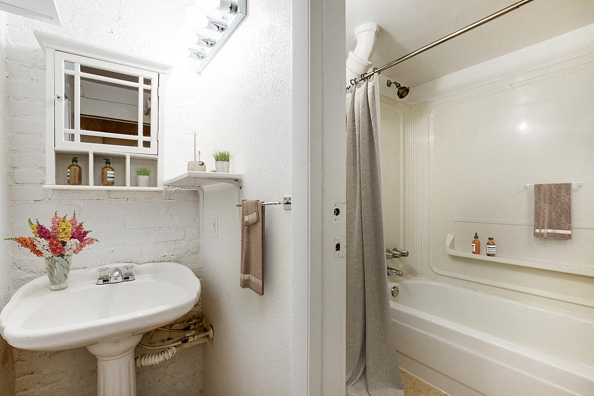 1230 Pearl Image 4