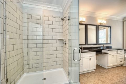 2100 Queens Image 10