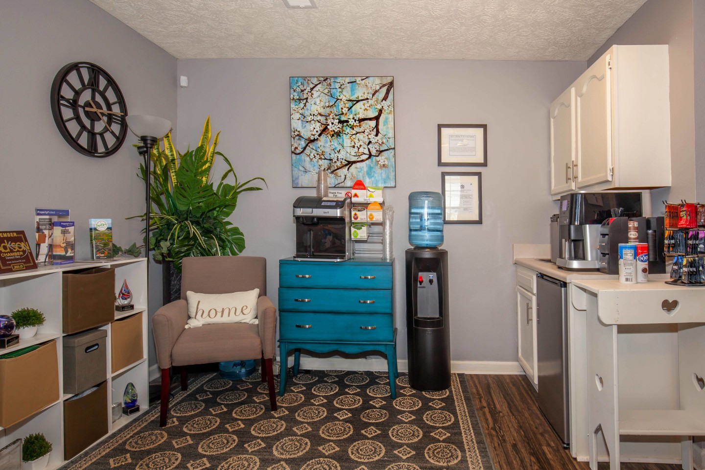 Whispering Oaks Apartments Image 3