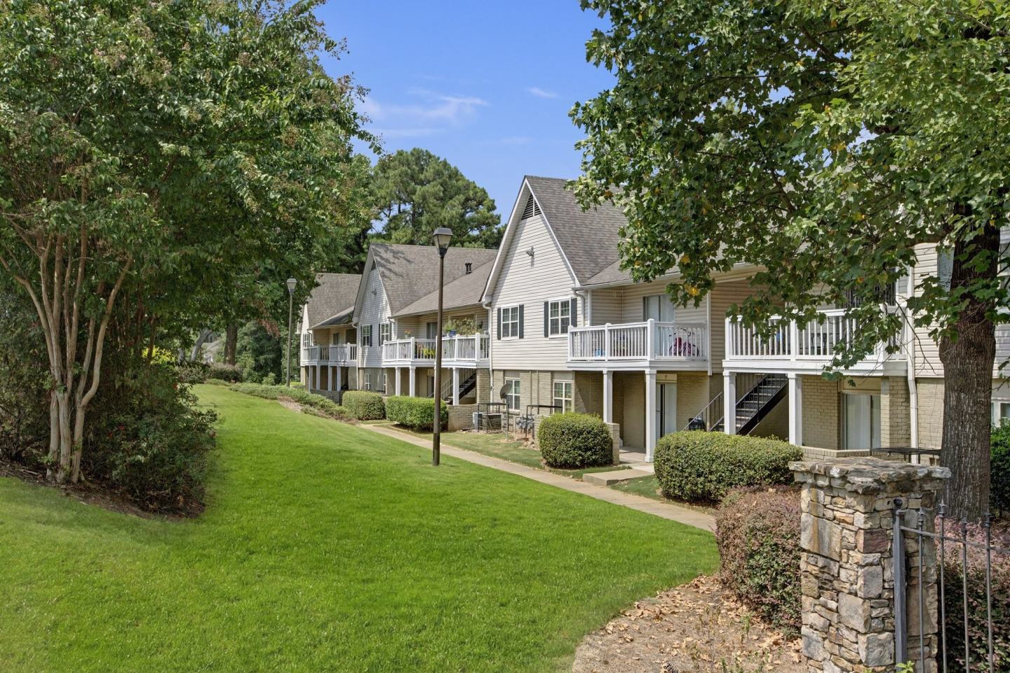 Dunwoody Glen Image 16